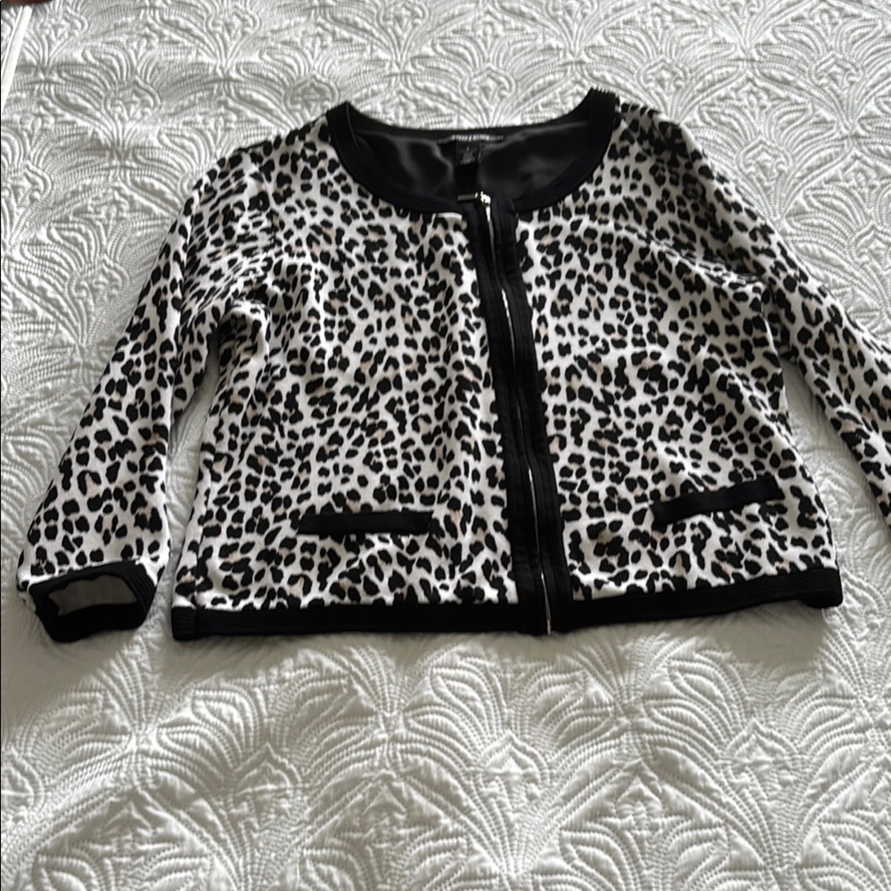 Chic Leopard Print Cardigan - Picture 3 of 16